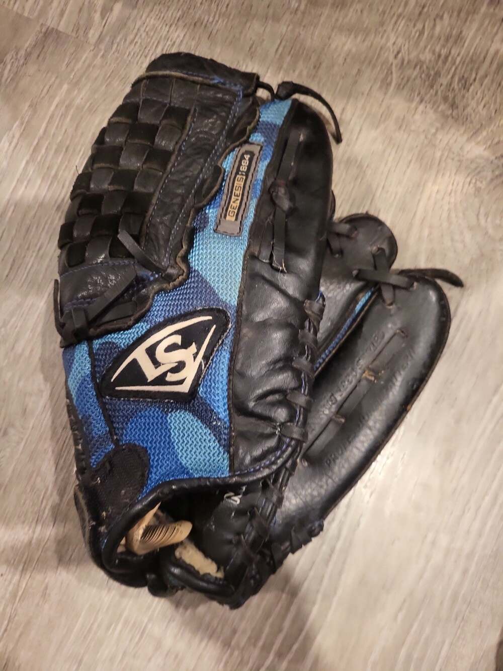 Louisville Slugger Genesis 1884 Baseball Glove Right Hand Throw Black & Blue 11"